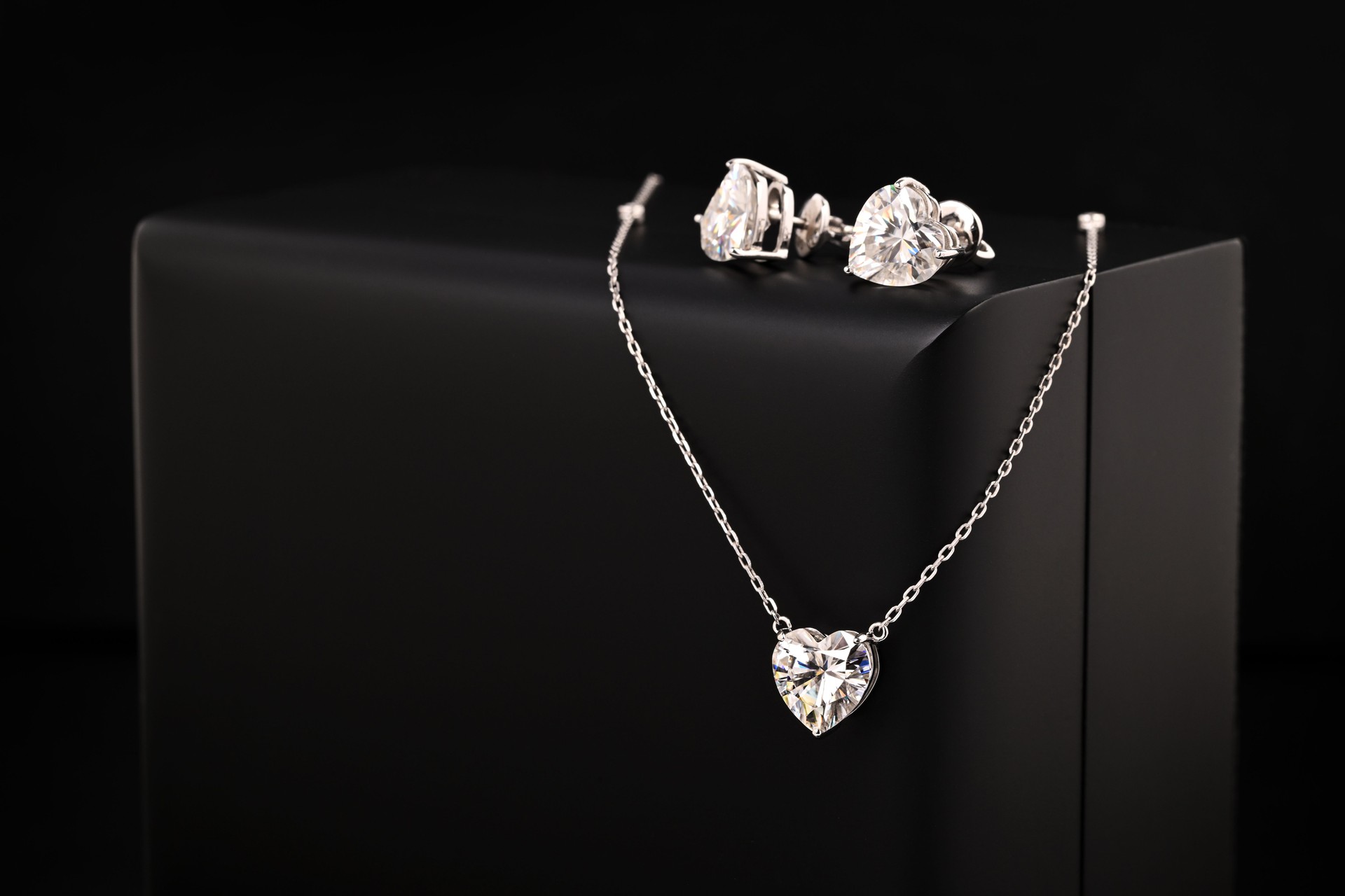 A set of diamond jewelry including a necklace and earrings